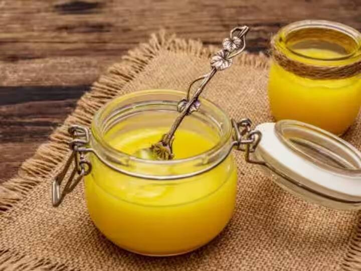 तुपामध्ये दाहक-विरोधी गुणधर्म असतात, ज्यामुळे तुमच्या शरीरातील सूज कमी होते. तसेच तुपामुळे सूज, घसा आणि फुफ्फुसातील संक्रमण बरं करण्यास मदत होते.