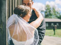 रेस्टोरेंट में दी शानदार पार्टी, फिर लाखों का बिल चुकाए बिना फरार हो गए दूल्हा-दुल्हन, खराब हुई मालिक की हालत