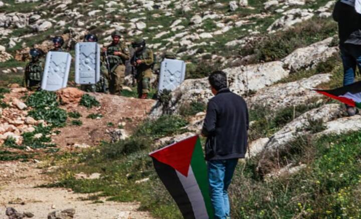 'হামাস' কমান্ডার মহম্মদ দিইফও ইজরায়েলের বিরুদ্ধে 'অপরারেশন আল-আকসা স্টর্ম'-এর ঘোষণা করেছেন। প্যালেস্তিনীয়দের যুদ্ধে ঝাঁপিয়ে পড়তে আহ্বান জানিয়েছেন তিনি। তাঁর বক্তব্য, 