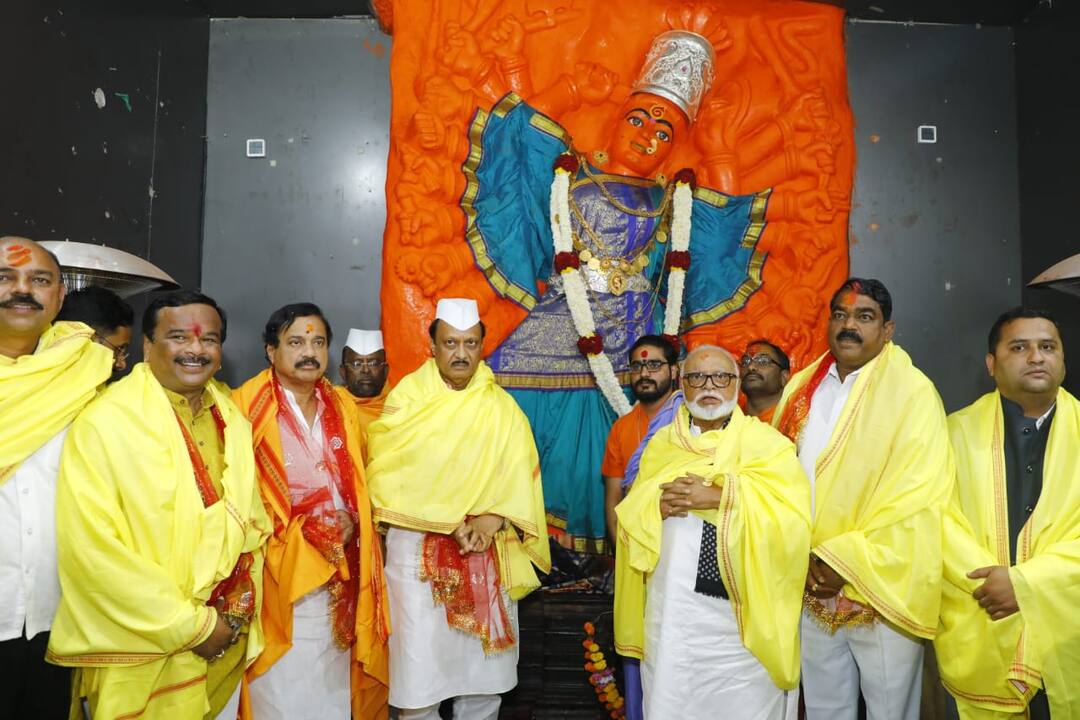 Saptshrungi Devi Darshan : उपमुख्यमंत्री अजित पवारांकडून सप्तशृंगी देवीचं दर्शन, अजित दादांनी सप्तशृंगीकडे काय मागितलं? nashik latest news Ajit Pawar s darshan of Saptshringi Devi Ajit Dada s prayer to Saptshrungi Devi maharashtra marathi news Saptshrungi Devi Darshan : उपमुख्यमंत्री अजित पवारांकडून सप्तशृंगी देवीचं दर्शन, अजित दादांनी सप्तशृंगीकडे काय मागितलं?