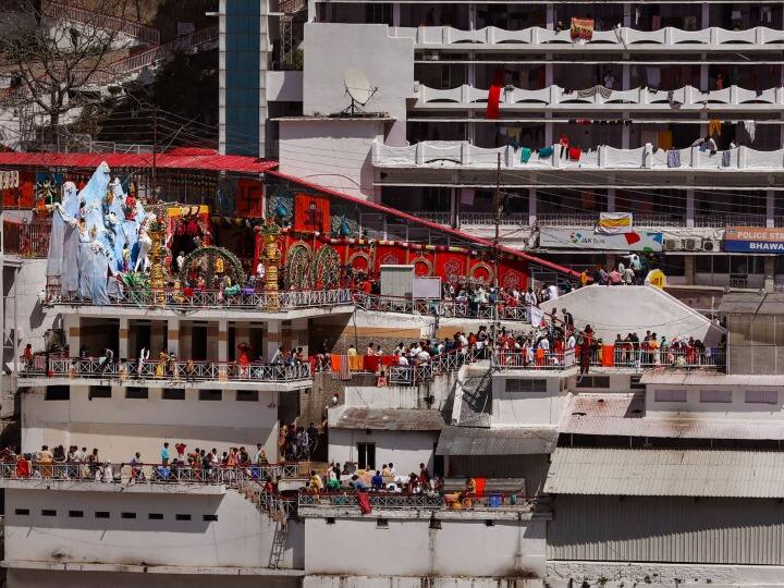 Jammu: नवरात्र उत्सव के लिए माता वैष्णो देवी मंदिर में बढ़ाई गई सुरक्षा, ड्रोन से की जाएगी निगरानी Jammu drones and quick reaction teams are being deployed at the Mata Vaishno Devi shrine Jammu: नवरात्र उत्सव के लिए माता वैष्णो देवी मंदिर में बढ़ाई गई सुरक्षा, ड्रोन से की जाएगी निगरानी