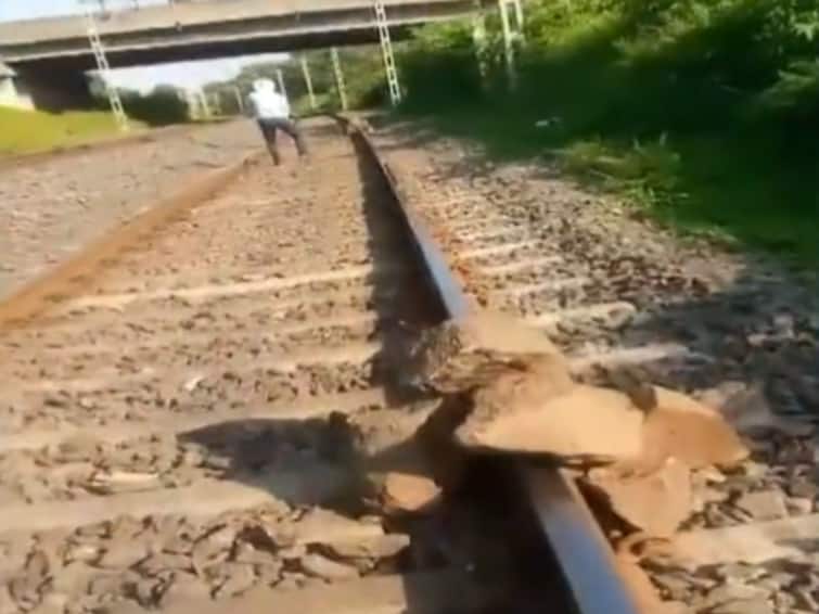Railway Officials Spot Boulders Pune-Mumbai Tracks Avert Disaster Railway Officials Spot Boulders On Pune-Mumbai Tracks, Avert Disaster: WATCH