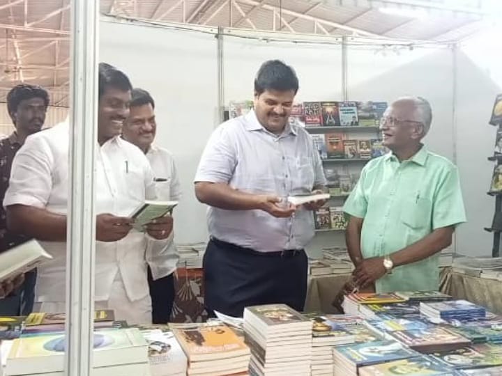 கரூரில் 10 நாட்கள் நடக்கும்  புத்தக கண்காட்சி - துவக்கி வைத்த மாவட்ட ஆட்சியர்