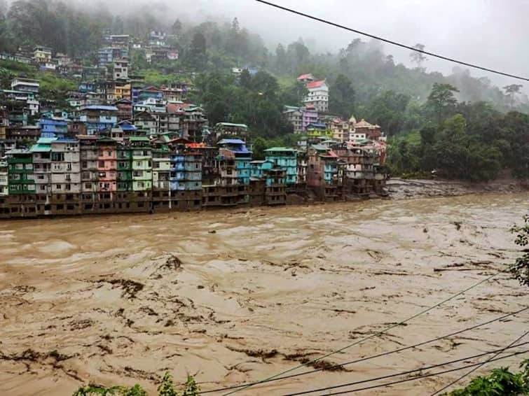 Sikkim Flash Floods Death toll rises to 56, over 140 still missing సిక్కిం వరదల్లో 56కి పెరిగిన మృతుల సంఖ్య! తీస్తా నదీ తీరంలో డెడ్‌బాడీలు