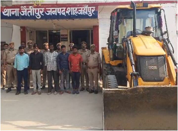 Shahjahanpur News: शाहजहांपुर में सड़क उखाड़ने के मामले में पांच की गिरफ्तारी, मुख्य आरोपी जगवीर सिंह अब भी फरार Shahjahanpur Police arrest Five accused in case of road uprooting Main accused still absconding ANN Shahjahanpur News: शाहजहांपुर में सड़क उखाड़ने के मामले में पांच की गिरफ्तारी, मुख्य आरोपी जगवीर सिंह अब भी फरार