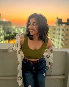 Komalee Prasad Photos : స్టైలిష్ కోమలి - జీన్స్ & టాప్‌లో సూపర్ ఉందని!