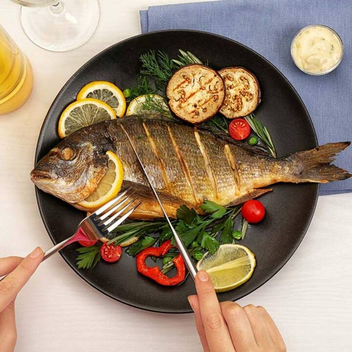 ਹਾਰਵਰਡ ਮੈਡੀਕਲ ਸਕੂਲ ਦੀ ਰਿਪੋਰਟ ਮੁਤਾਬਕ ਹਾਲ ਹੀ ਵਿੱਚ ਹੋਏ ਇੱਕ ਅਧਿਐਨ ਵਿੱਚ ਸਕਿਨ ਕੈਂਸਰ ਅਤੇ ਮੱਛੀ ਖਾਣ ਬਾਰੇ ਹੈਰਾਨ ਕਰਨ ਵਾਲੇ ਤੱਥ ਸਾਹਮਣੇ ਆਏ ਹਨ।