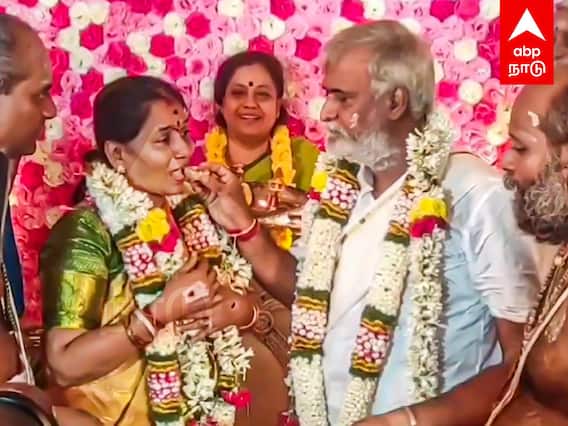 Sekar Babu 60th Marriage : பழம் ஊட்டி விட்ட சேகர் பாபுவெட்கப்பட்ட மனைவி.. தடபுடலாக நடந்த மணிவிழா