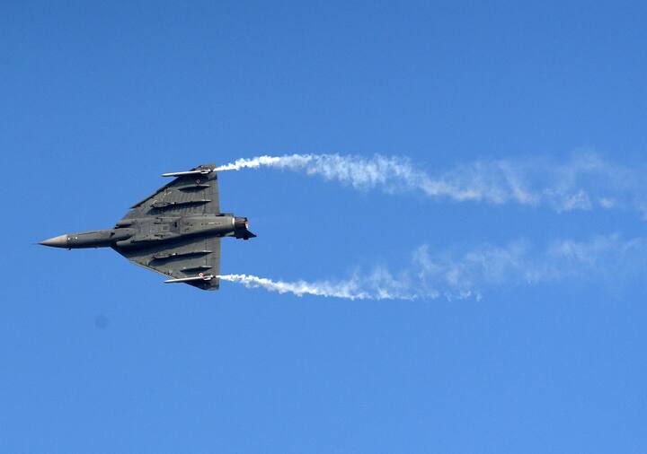 भारतीय वायुसेना की 91वीं वर्षगांठ के मौके पर होने वाली परेड और एयर शो को लेकर शुक्रवार (6 अक्टूबर) को फुल ड्रेस रिहर्सल शो होगा.