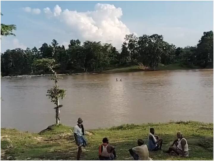jharkhand six girl drowned while bathing in a river in latehar four girl rescued ann Latehar: नहाते-नहाते नदी की गहराई में चली गईं छह लड़कियां, डूबने से एक की मौत, एक लापता
