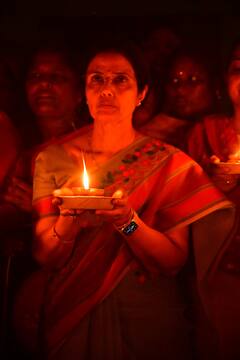 TDP Protest: చంద్రబాబు అరెస్టుకు నిరసనగా టీడీపీ శ్రేణుల కాంతితో క్రాంతి, వెలిగిన క్యాండిల్స్, కాగడాలు