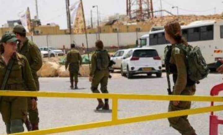 বেশ কয়েক সপ্তাহ ধরে ইজরায়েলের দখলে থাকা ওয়েস্ট ব্যাঙ্কে বোমা-গুলি বিনিময় চলছিল। তাতে প্রায় ২০০ প্যালেস্তিনীয়র মৃত্যুর খবর মিলেছে। প্যালেস্তাইনে ঢুকে তাণ্ডব চালানোর অভিযোগও উঠেছে ইজরায়েলের বিরুদ্ধে। তাদের দাবি, জঙ্গিদের বিরুদ্ধে অভিযান চালানো হয়। যদিও প্যালেস্টাইনের দাবি, ঘরে ঘরে ঢুকে অত্যাচার চালানো হয়েছে। বেছে বেছে ইজরায়েল বিরোধীদের নিশানা করা হয়েছে।