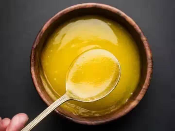 सामान्य फ्लूपासून सर्दीपर्यंत सर्व गोष्टींवर नियंत्रण ठेवण्यासाठी आपण तूप वापरतो.