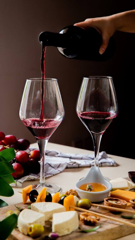 ਕੀ ਰੈੱਡ ਵਾਈਨ ਵਿੱਚ ਪਾਣੀ ਤੇ ਸੋਡਾ ਮਿਲਾ ਕੇ ਪੀਣਾ ਚਾਹੀਦਾ?