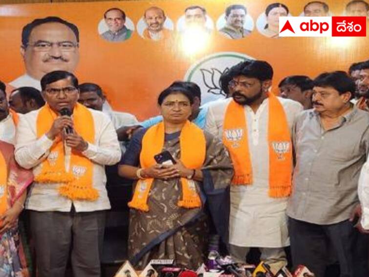 Chikoti Praveen joined BJP in the presence of DK Aruna. Chikoti Jions BJP :  ఎట్టకేలకు బీజేపీలో చేరిన చీకోటి ప్రవీణ్ - తెర వెనుక ఏం జరిగిందంటే ?