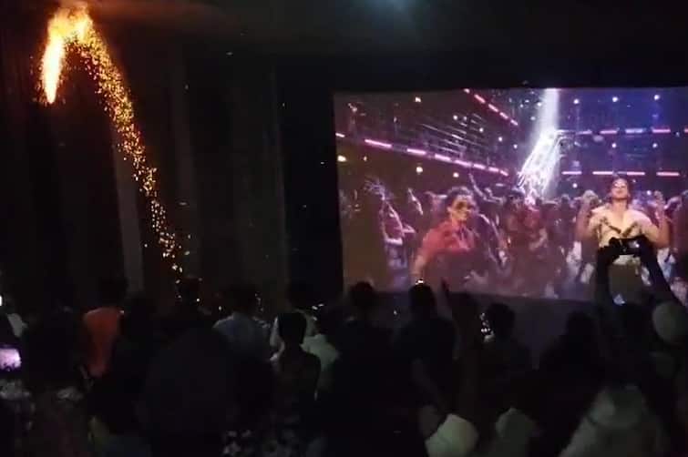 Fireworks in Malegaon theater during screening of Shah Rukh Khan's movie Jawaan Nashik Latest News entertainment marathi news Malegaon Jawan Cinema : किंग खानच्या फॅन्सचा कहर, 'जवान'च्या शो दरम्यान मालेगावच्या चित्रपटगृहात फटाक्यांची आतषबाजी; 30 वर्षांची परंपरा