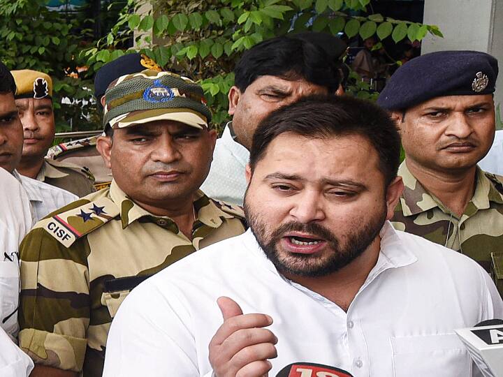 Tejashwi Yadav demands BJP Narendra Modi government to conduct caste census in entire country Tejashwi Yadav: तेजस्वी ने केंद्र से की पूरे देश में जातीय गणना कराने की मांग, क्या डिप्टी सीएम की गुगली में फंसेगी बीजेपी?