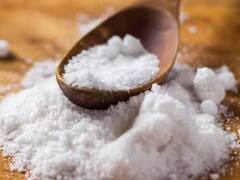 Health Tips: આ કારણે છે મીઠું સફેદ ઝેર સમાન છે, જાણો દિવસમાં માત્ર 5 ગ્રામ લેવાથી શુ થાય છે ગજબ ફાયદા