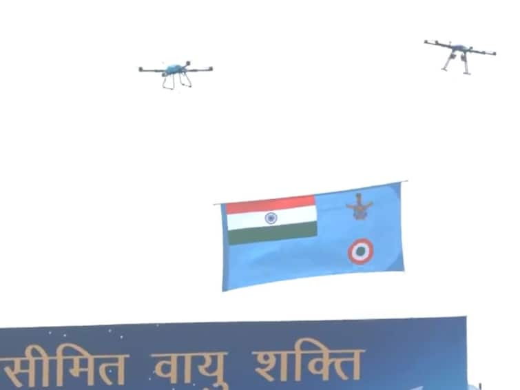 Indian Air Force unveils its new ensign as India Celebrates Indian Air Force Day ఎయిర్ ఫోర్స్‌ డే సందర్భంగా IAFకి కొత్త చిహ్నం, విడుదల చేసిన చీఫ్ మార్షల్