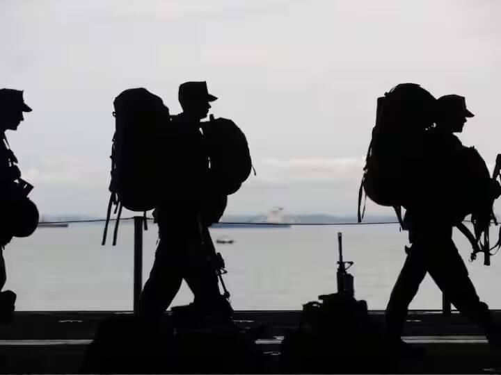 ગાઝા પટ્ટીમાંથી ઇઝરાયેલ પર સેંકડો રૉકેટ છોડવામાં આવ્યા પછી તે હજુ પણ રૉકેટ હુમલાઓ ચાલી રહ્યાં છે. ઇઝરાયેલની સેના દ્વારા યુદ્ધની સ્થિતિ જાહેર કરવામાં આવી છે.