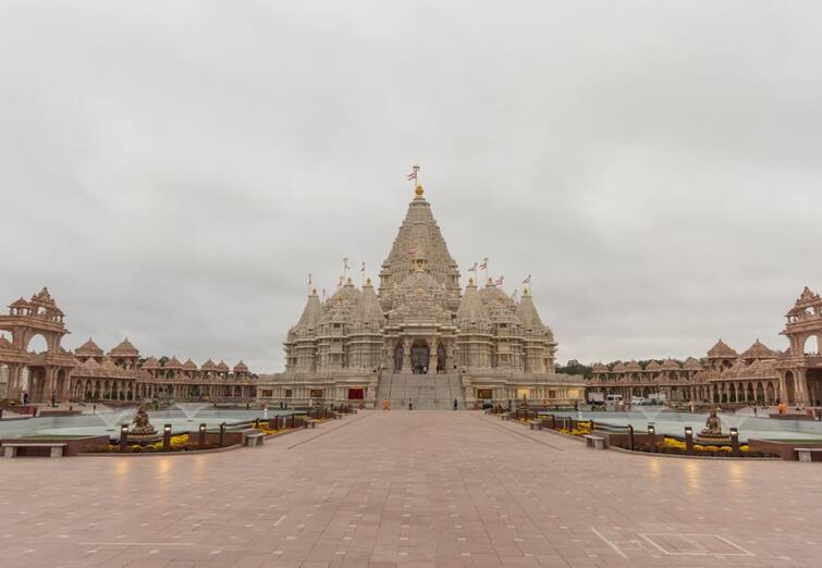 BAPS Swaminarayan Akshardham Robbinsville, USA BAPS: 185 એકરમાં ફેલાયેલા અમેરિકાના સૌથી મોટા અક્ષરધામ મંદિરનું ઉદ્ઘાટન