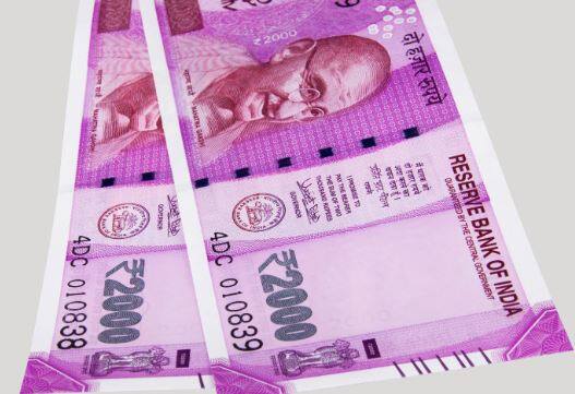 दोन हजार रुपयांच्या नोटा बदलण्यासाठी तुम्हाला RBI च्या 19 क्षेत्रीय कार्यालयांपैकी एका कार्यालयात जावे लागणार आहे.