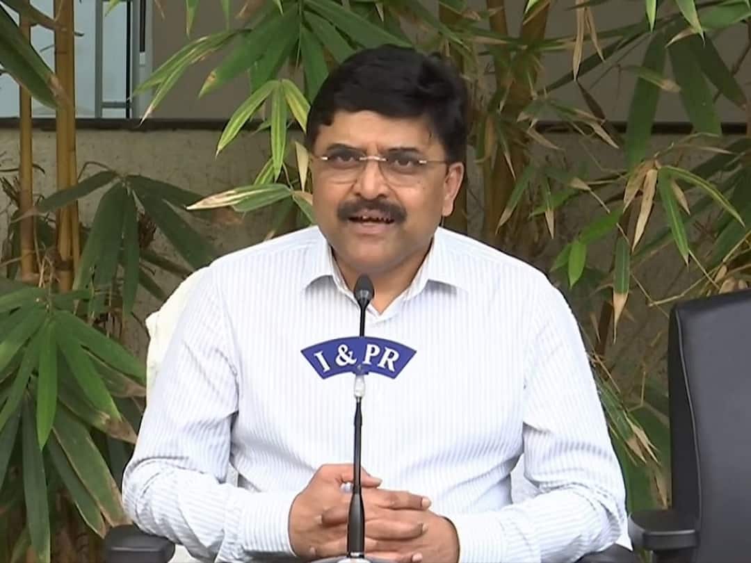 Some crime investigators seem to have turned fiction writers!, says ex ias pv ramesh PV Ramesh: కొందరు విచారణాధికారులు ఫిక్షన్ రైటర్లుగా మారిపోయారు: పీవీ రమేశ్ సంచలన వ్యాఖ్యలు