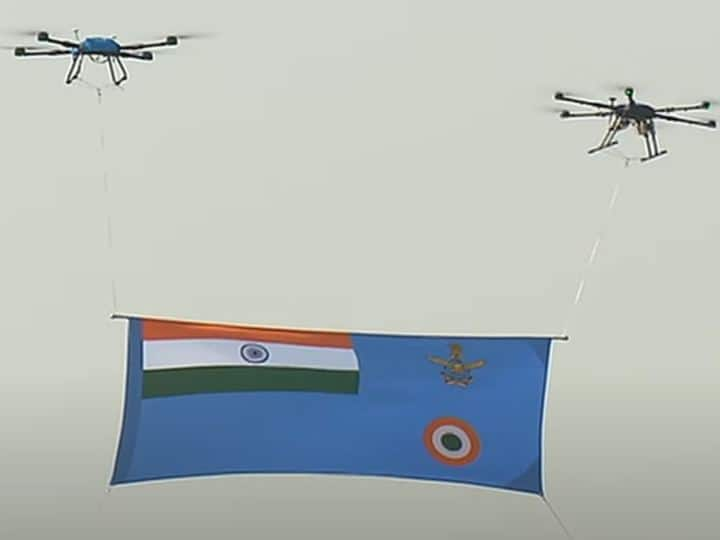 Air Force Foundation Day: वायुसेना का 91वां स्थापना दिवस आज है. इस मौके पर वायुसेना के नए ध्वज का भी अनावरण किया गया है.