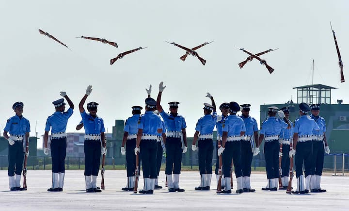 Indian Air Force Day: यंदा भारत 91वा वायुसेना दिवस साजरा करत आहे. भारतीय हवाई दल हे जगभरातील सर्वात शक्तिशाली हवाई दलांपैकी एक आहे.