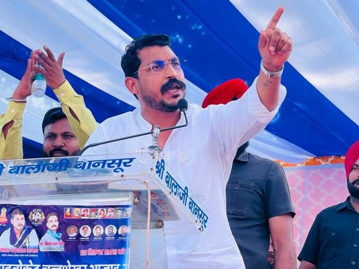 Deoria News: भीम आर्मी चीफ ने देवरिया हत्याकांड को लेकर सीएम को दी सलाह, जानें क्या कुछ कहा? Bhim army chief Chandra Shekhar Aazad advice to CM Yogi on Deoria Murder Case Deoria News: भीम आर्मी चीफ ने देवरिया हत्याकांड को लेकर सीएम को दी सलाह, जानें क्या कुछ कहा?