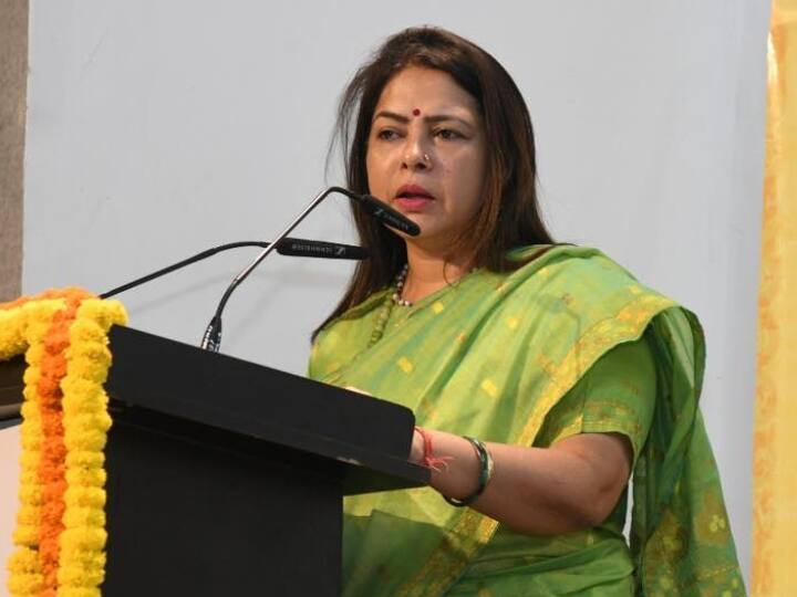 We are rescue to indian students from Israel, says meenakshi lekhi ఇజ్రాయెల్‌ నుంచి భారత విద్యార్థులను సురక్షితంగా తీసుకొస్తాం- కేంద్ర మంత్రి మీనాక్షి లేఖి