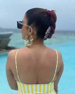 હોટ મોનોકિની પહેરી માલદીવમાં ટીના દત્તાએ લગાવી આગ, જુઓ વાયરલ તસવીરો