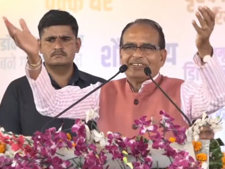 MP Elections 2023: एमपी में बन रहा सीएम राइज स्कूल, बच्चों को लेने आएंगी बसें, सीहोर में CM शिवराज ने दिया कामकाज का हिसाब MP Assembly Elections 2023 cm Shivraj Singh Chauhan addressing the program in Sehore MP Elections 2023: एमपी में बन रहा सीएम राइज स्कूल, बच्चों को लेने आएंगी बसें, सीहोर में CM शिवराज ने दिया कामकाज का हिसाब