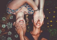 Friendship Tips :  जर तुम्हाला आयुष्यभराची मैत्री हवी असेल तर 'या' चुका कधीही करू नका