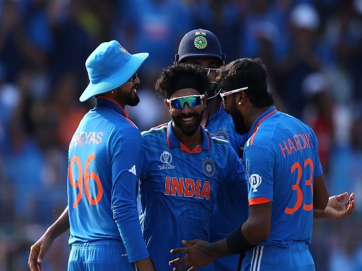 ODI World Cup 2023 IND vs AUS Jadeja 3 wickets 2 overs maider watch video Ravindra Jadeja: ஆஸ்திரேலியாவை சுருட்டி வீசிய சென்னையின் செல்லப்பிள்ளை ஜடேஜா - நீங்களே பாருங்க!
