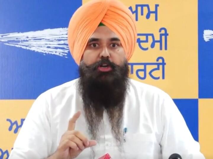 AAP leader Malvinder Singh Kang hits back at BJP-Akali Dal asks Attempt to break the relationship between farmers SYL मुद्दे पर BJP- SAD पर AAP का पलटवार, मलविंदर कंग बोले-‘किसानों के बीच बने रिश्ते को तोड़ने की’..