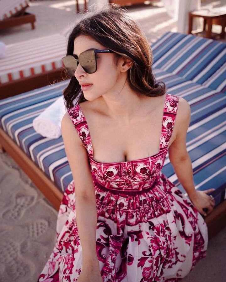 'బ్రహ్మాస్త్ర' సినిమాలో లేడీ విలన్ రోల్ చేసిన మౌనీ రాయ్ గుర్తు ఉందా? ఆవిడ ఈవిడే! (Image Courtesy : imouniroy / Instagram)