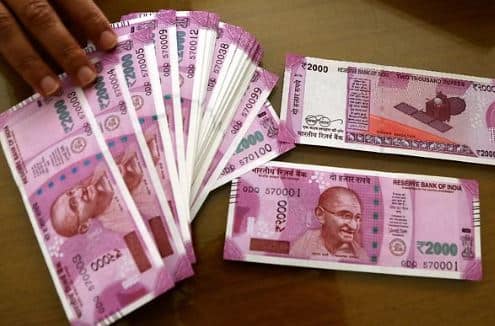 आता ज्यांच्याकडे दोन हजार रुपयांच्या नोटा आहेत, त्यांच्यासाठी आता पुढे काय? असा प्रश्न निर्माण झाला असेल.