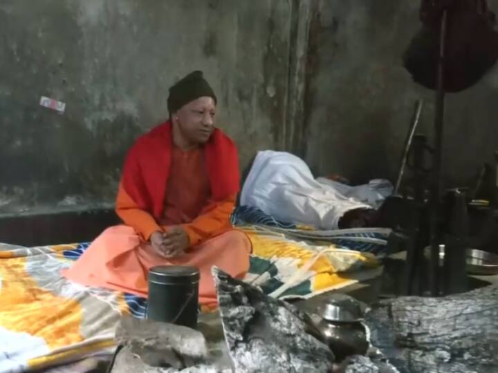 Yogi Adityanath offers prayers at Badrinath temple Sundar Nath cave interacts with soldiers at India Tibet border Uttarakhand News: CM योगी ने बद्रीनाथ धाम में सुंदरनाथ की गुफा में की पूजा, सैनिकों से की मुलाकात