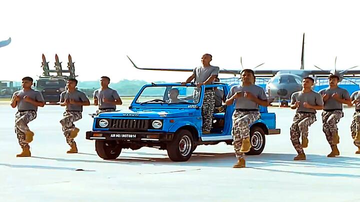 চিনুক, চেতক, অ্যাপাচে কপ্টার, জাগুয়ার-রাফাল যোগ দিয়েছিল এই শো-তে। আগে সাধারণত দিল্লির কাছে হিন্ডন বায়ুসেনা ঘাঁটিতে এই প্যারাড হতো। ২০২১ পর্যন্ত তেমনটাই প্রথা ছিল। ২০২২ থেকে দিল্লির বাইরে নিয়ে যাওয়া হয় এই প্যারাড। গত বছরে হয়েছিল চন্ডীগড়ে।