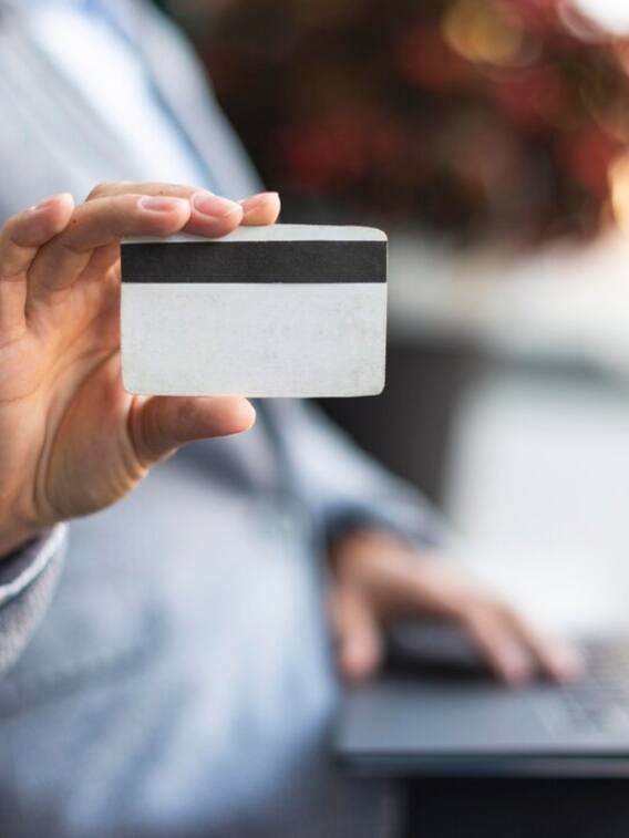 वॉट्सऐप से कैसे खरीद सकते हैं मेट्रो की टिकट?