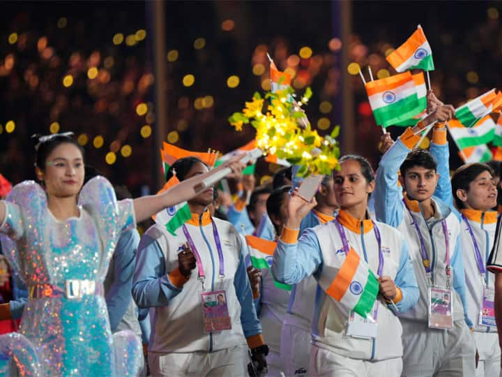 Asian Games Closing Ceremony: एशियन गेम्स के क्लोजिंग सेरेमनी में खूबसूरत नजारे देखने को मिले. इससे पहले 23 सितंबर को एशियन गेम्स का रंगारंग आगाज हुआ था.