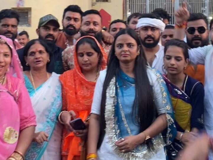 Madhya Pradesh bhopal karni sena protest surround cm house Police arrested more than 20 people sent to Central Jail ann MP News: भोपाल में करणी सेना ने किया शक्ति प्रदर्शन, पुलिस ने रोका तो हुई नोकझोंक, 20 से अधिक लोग गिरफ्तार