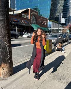 Hina Khan Slays In A Fashionable Fall Look In Latest PICS