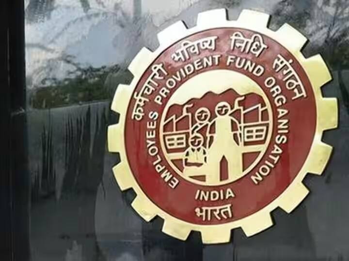 इसके अलावा आप SMS के जरिए भी पीएफ बैलेंस चेक कर सकते हैं. बैलेंस पता करने के लिए आप अपने रजिस्टर्ड मोबाइल नंबर से EPFOHO UAN डालकर 7738299899 पर भेज दें.