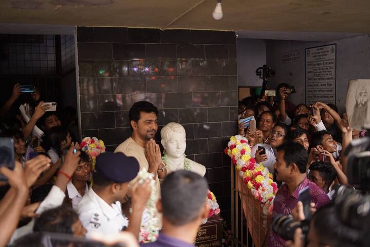 যেহেতু বাঘাযতীন ইতিহাস থেকে উঠে আসা একটি চরিত্র, সেই কারণে দেব চাইছেন এই ছবির বার্তা যাতে সবার কাছে পৌঁছে যায়।