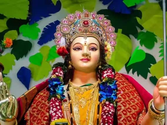 Navratri 2023 : यंदाच्या नवरात्रीत देवीचा मंडप 'या' पद्धतीने सजवा; जाणून घ्या 5 सोप्या पद्धती Navratri 2023 : यंदाच्या नवरात्रीत देवीचा मंडप 'या' पद्धतीने सजवा; जाणून घ्या 5 सोप्या पद्धती
