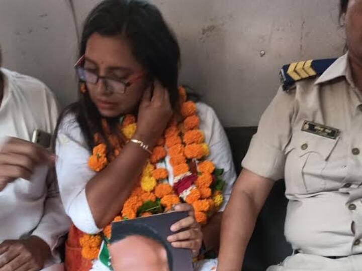 MP News Deputy Collector Nisha Bangre reached Bhopal with Nyay Yatra Police stopped Ann MP News: न्याय यात्रा लेकर भोपाल पहुंचीं डिप्टी कलेक्टर निशा बांगरे को पुलिस ने रोका, धारा 151 के तहत भेजा जेल