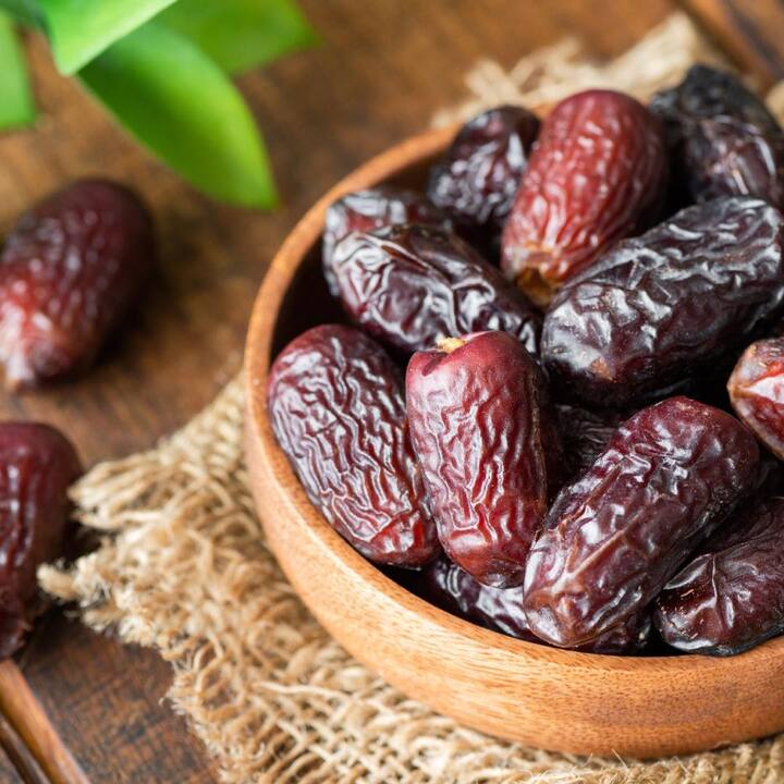 ਛੁਹਾਰੇ ਦੇ ਹੋਰ ਵੀ ਕਈ ਫਾਇਦੇ ਹਨ। ਛੁਹਾਰੇ ਪਾਚਨ ਤੰਤਰ ਨੂੰ ਮਜ਼ਬੂਤ ਬਣਾਉਂਦਾ ਹੈ। ਛੁਹਾਰੇ ਵੀ ਸਾੜ ਵਿਰੋਧੀ ਹਨ। ਇਸ ਲਈ ਇਹ ਸਰੀਰ ਵਿੱਚ ਸੋਜ ਦੀ ਸਮੱਸਿਆ ਨੂੰ ਘੱਟ ਕਰਦਾ ਹੈ।