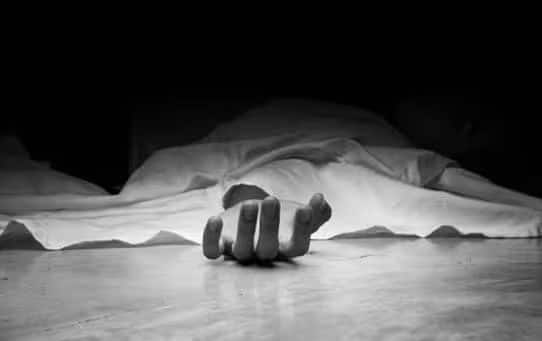 Suicide: શાળામાં જ શિક્ષકે ઝેરી દવા પી આત્મહત્યા કરી લીધી, સાથી શિક્ષકો પર લાગ્યો માનસિક ત્રાસ આપ્યાનો આરોપ